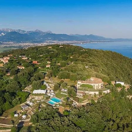 House With Garden,bbq, And Optional Access To -sauna,jacuzzi And Pool- Sarzana