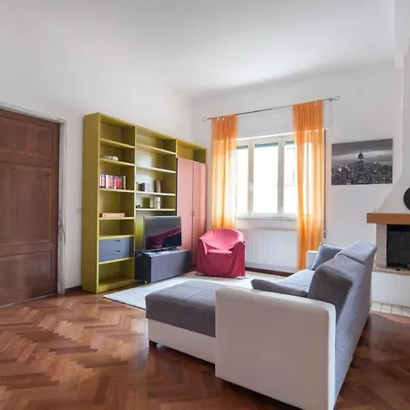 House With Garden,bbq, And Optional Access To -sauna,jacuzzi And Pool-