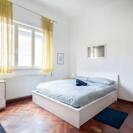 House With Garden,bbq, And Optional Access To -sauna,jacuzzi And Pool-