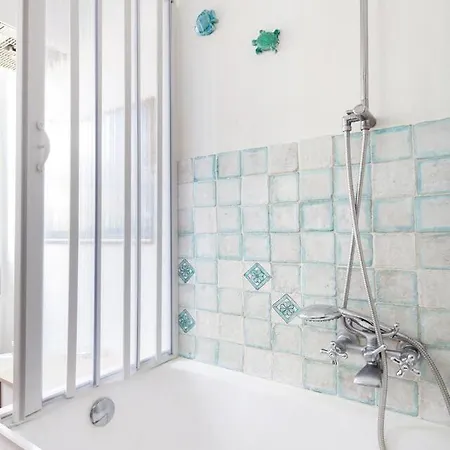 House With Garden,bbq, And Optional Access To -sauna,jacuzzi And Pool- *