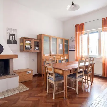 House With Garden,bbq, And Optional Access To -sauna,jacuzzi And Pool-