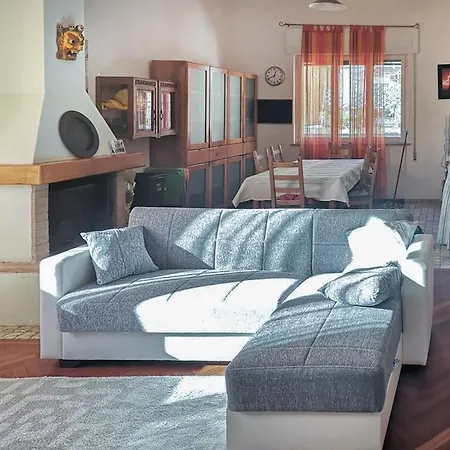 House With Garden,bbq, And Optional Access To -sauna,jacuzzi And Pool- Sarzana